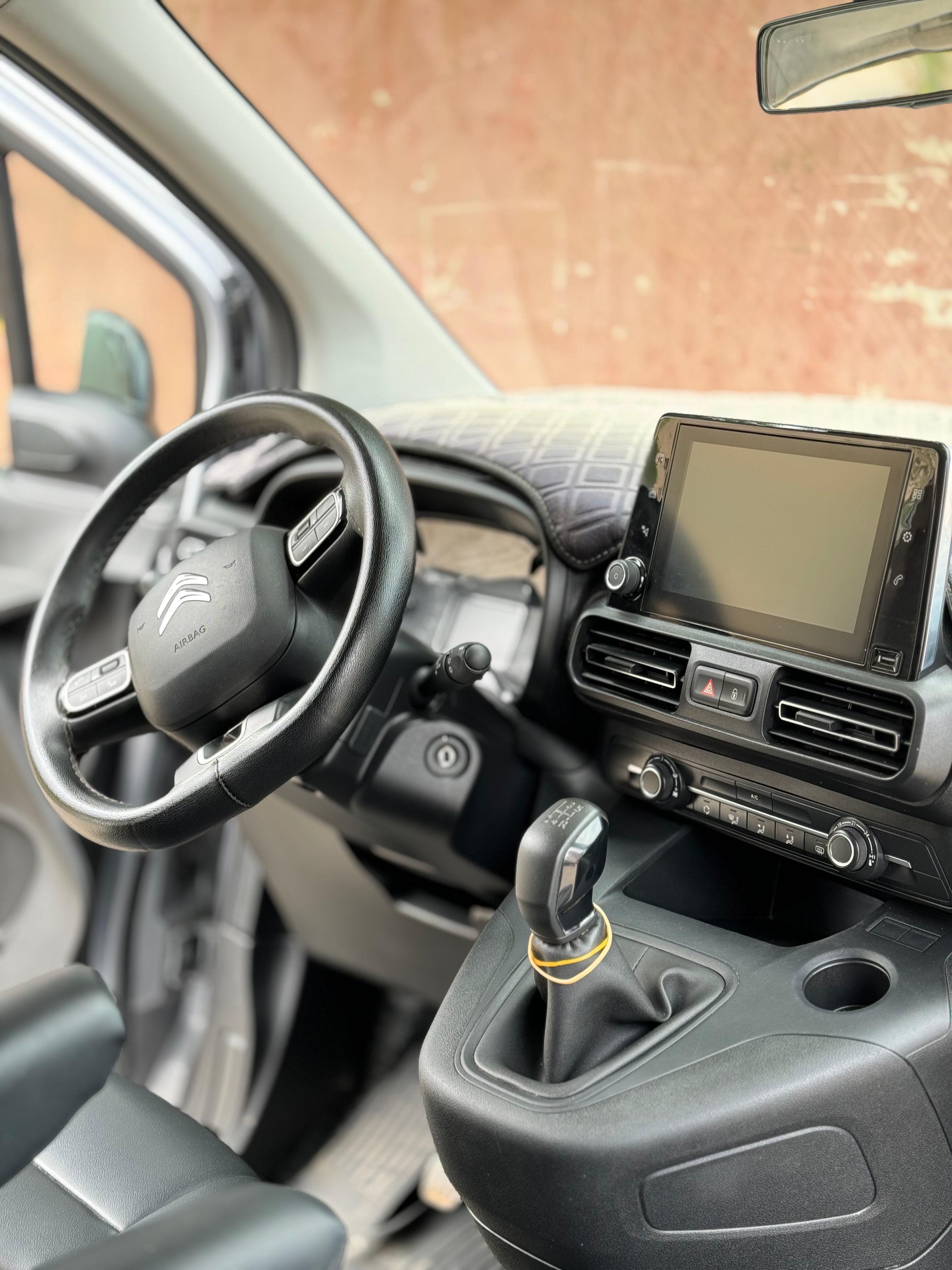 Lazrak auto Citroen berlingo 2023 